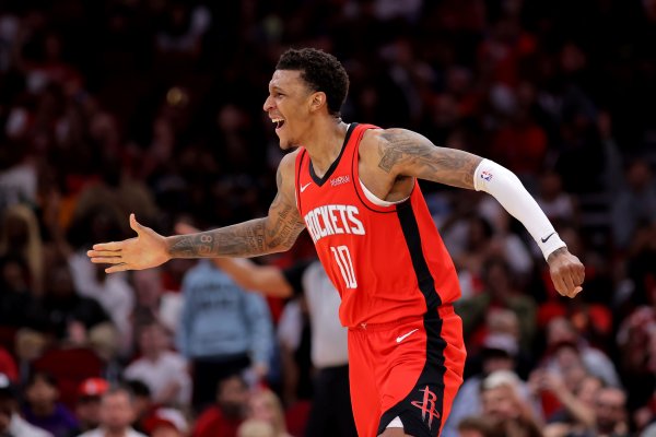 配资资讯服务网 球球救命！贾巴里·史密斯半场三分5中4得14分 得分暂为全队最高